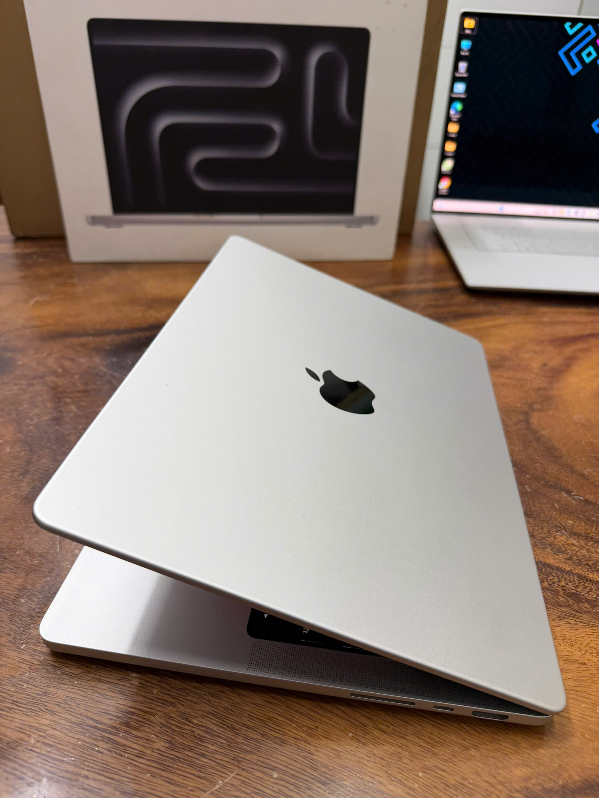 Macbook Pro 14 M4 Box 1