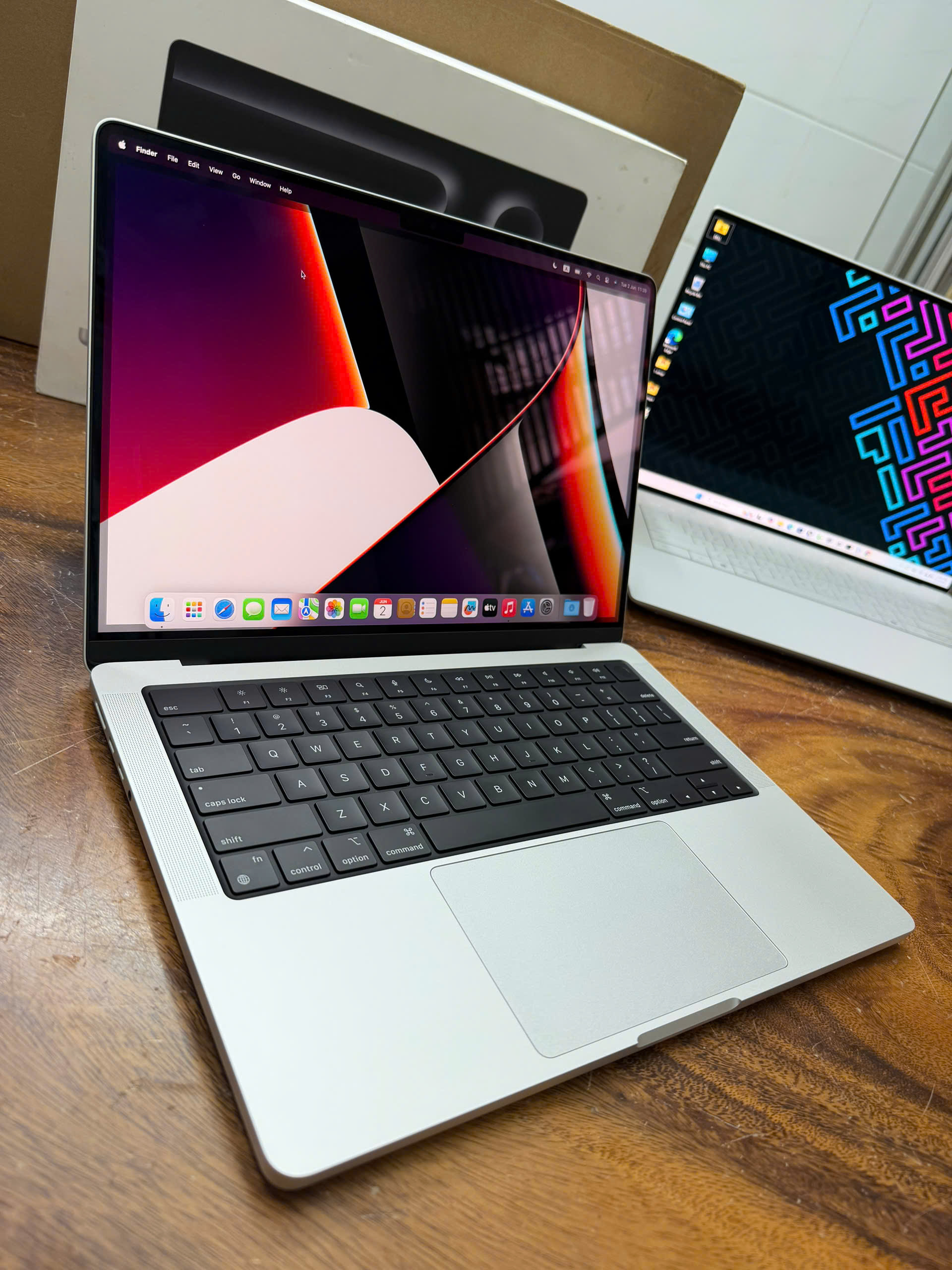 Macbook Pro 14 M4 Box 2