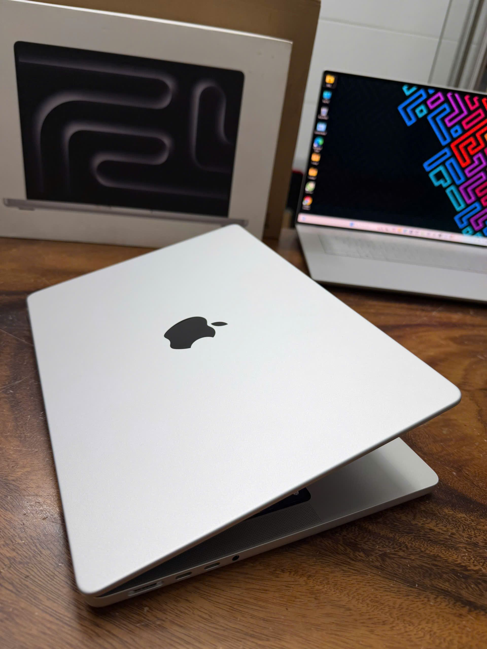Macbook Pro 14 M4 Box 4