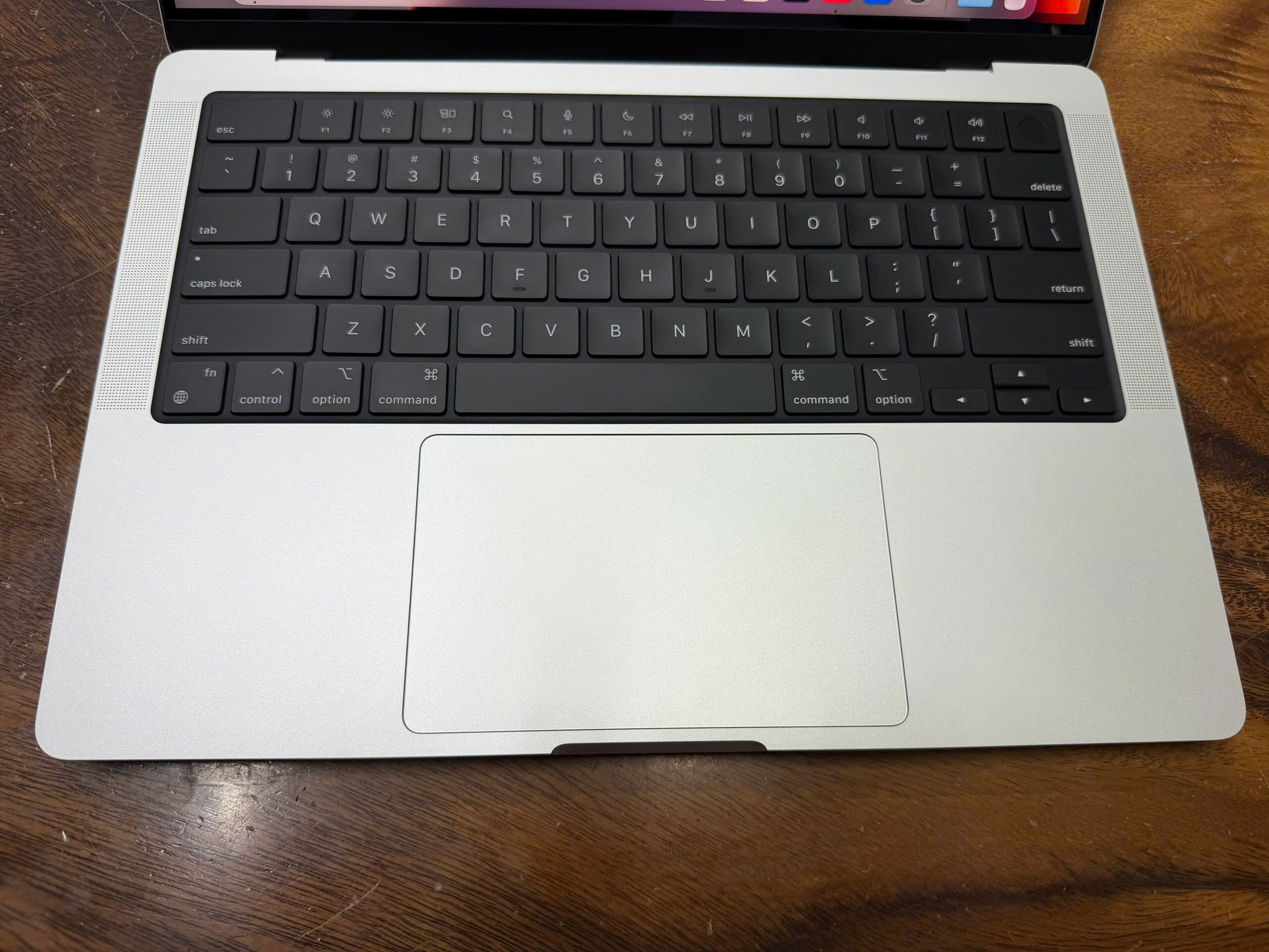 Macbook Pro 14 M4 Box 9 Rotated