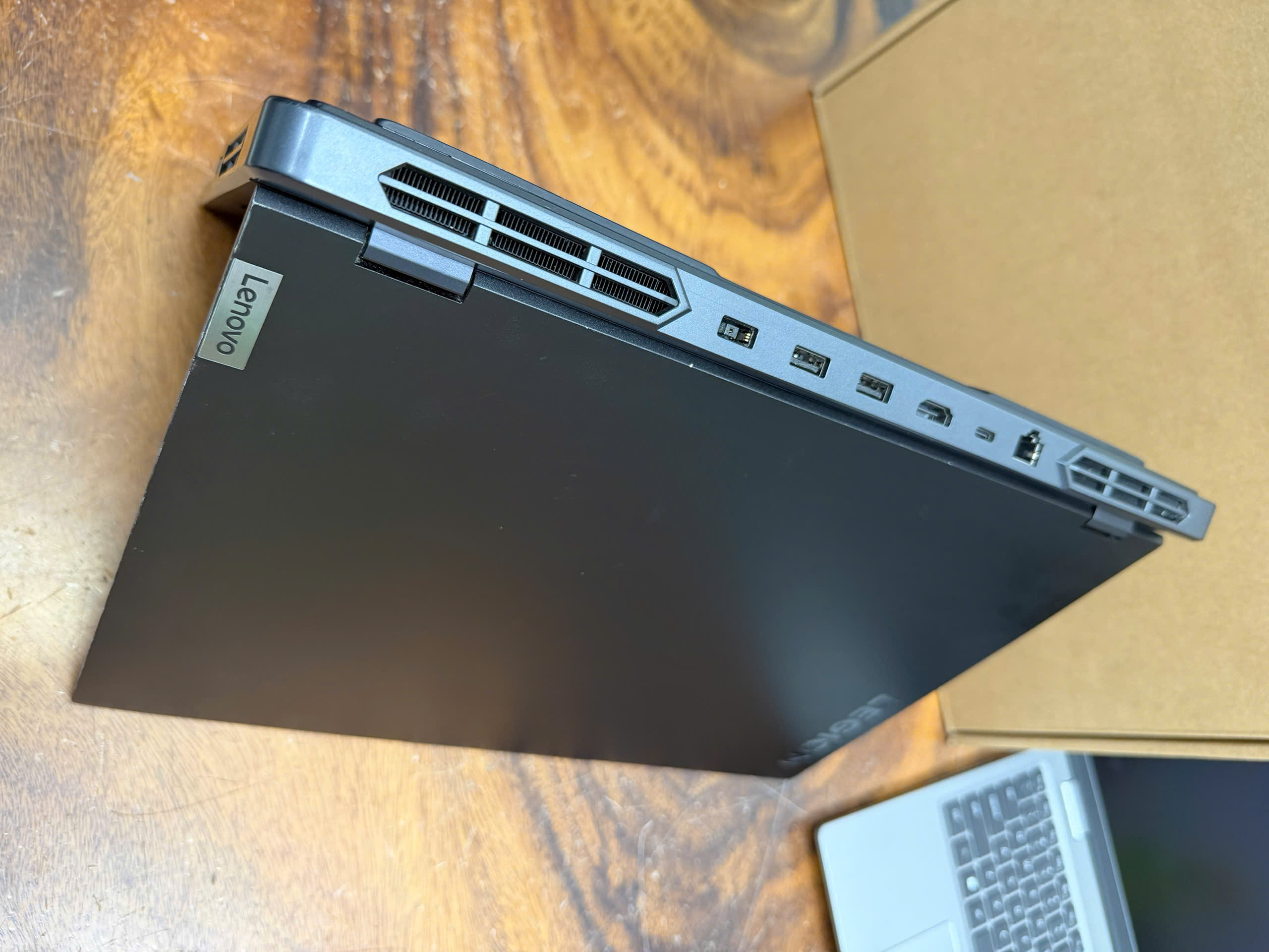 Lenovo Legion 5 Pro 16arx8 7