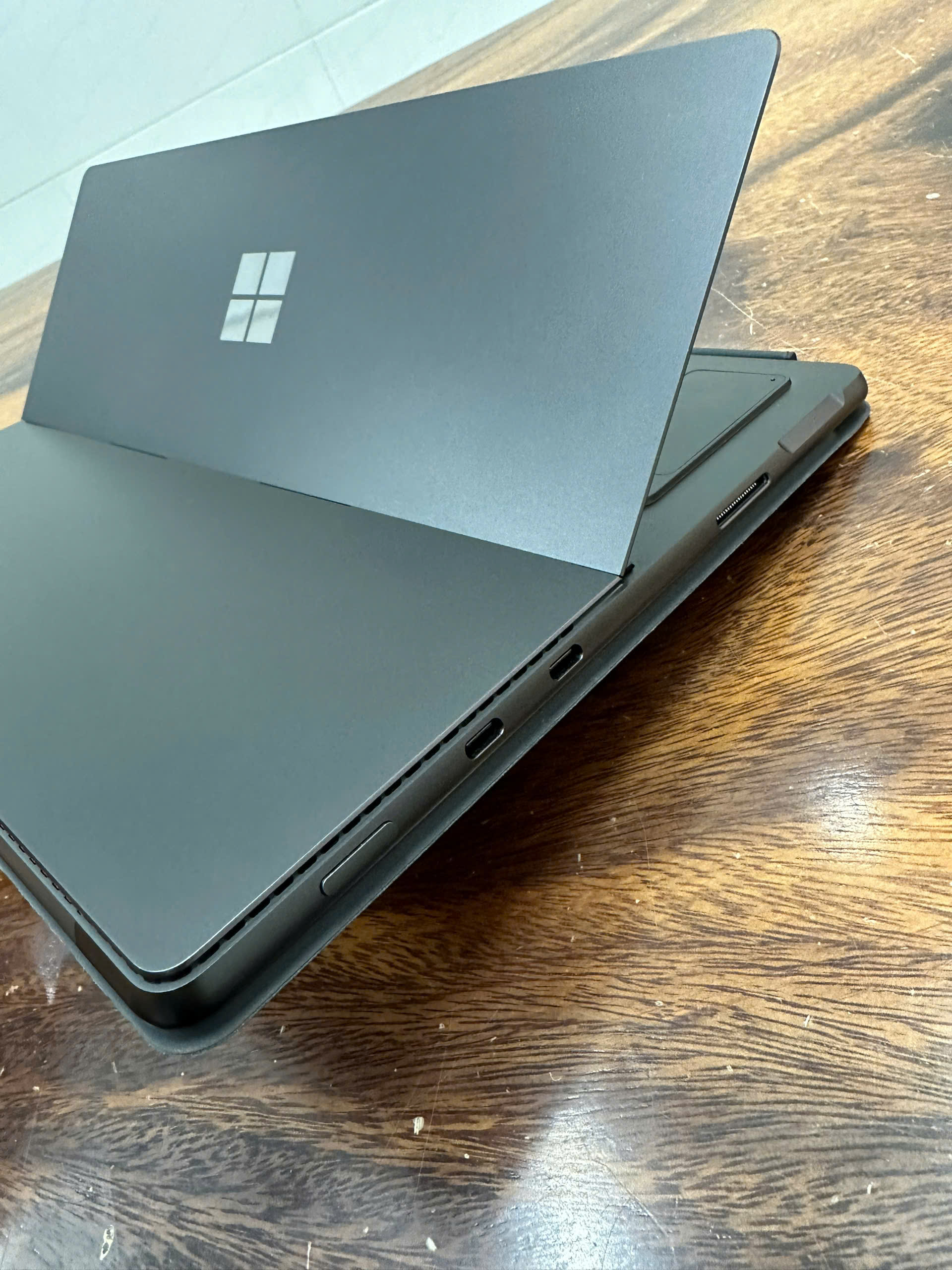 Surface Pro 8 Black 1