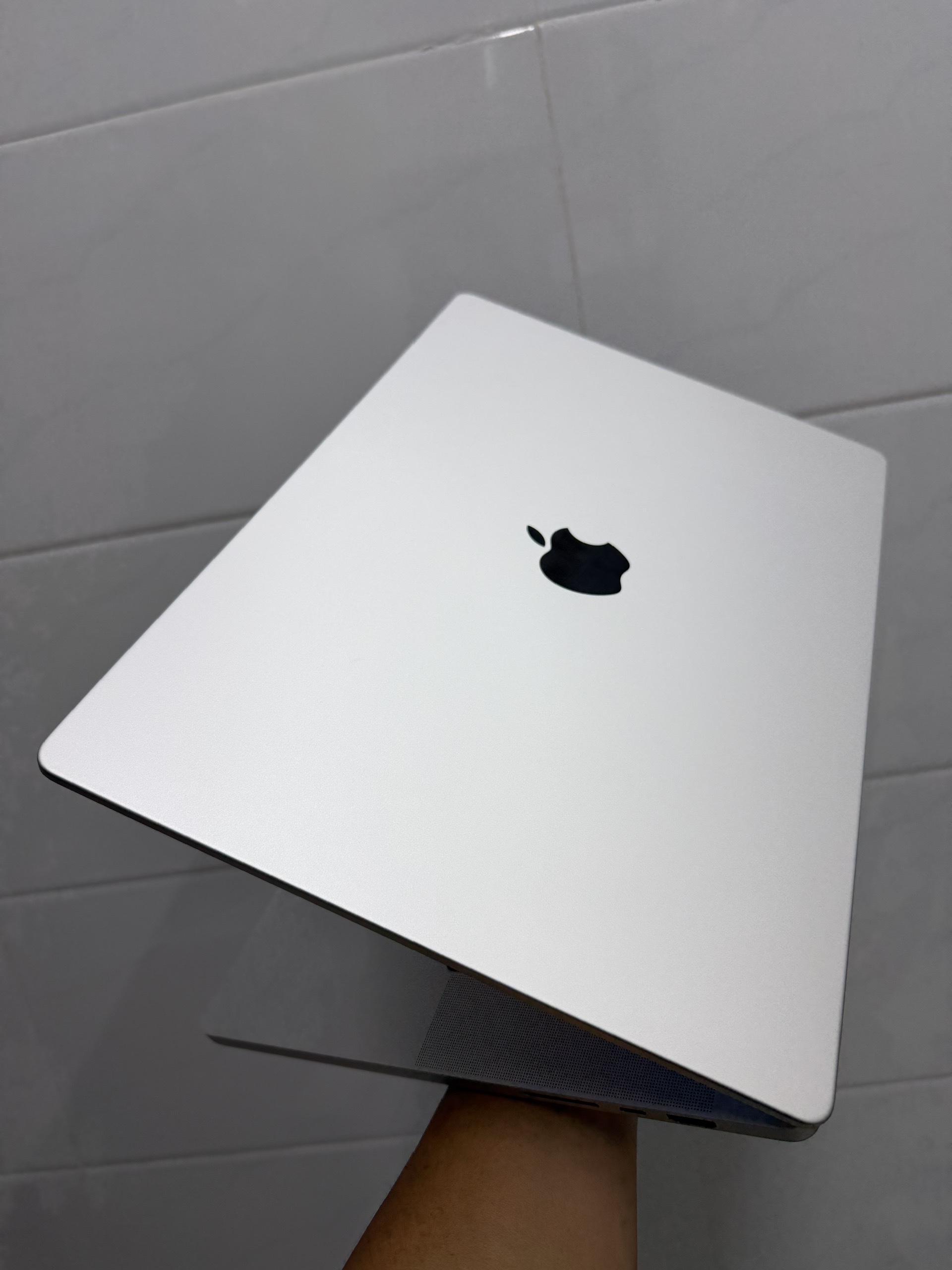 Macbook Pro 16 M4 Silver 3