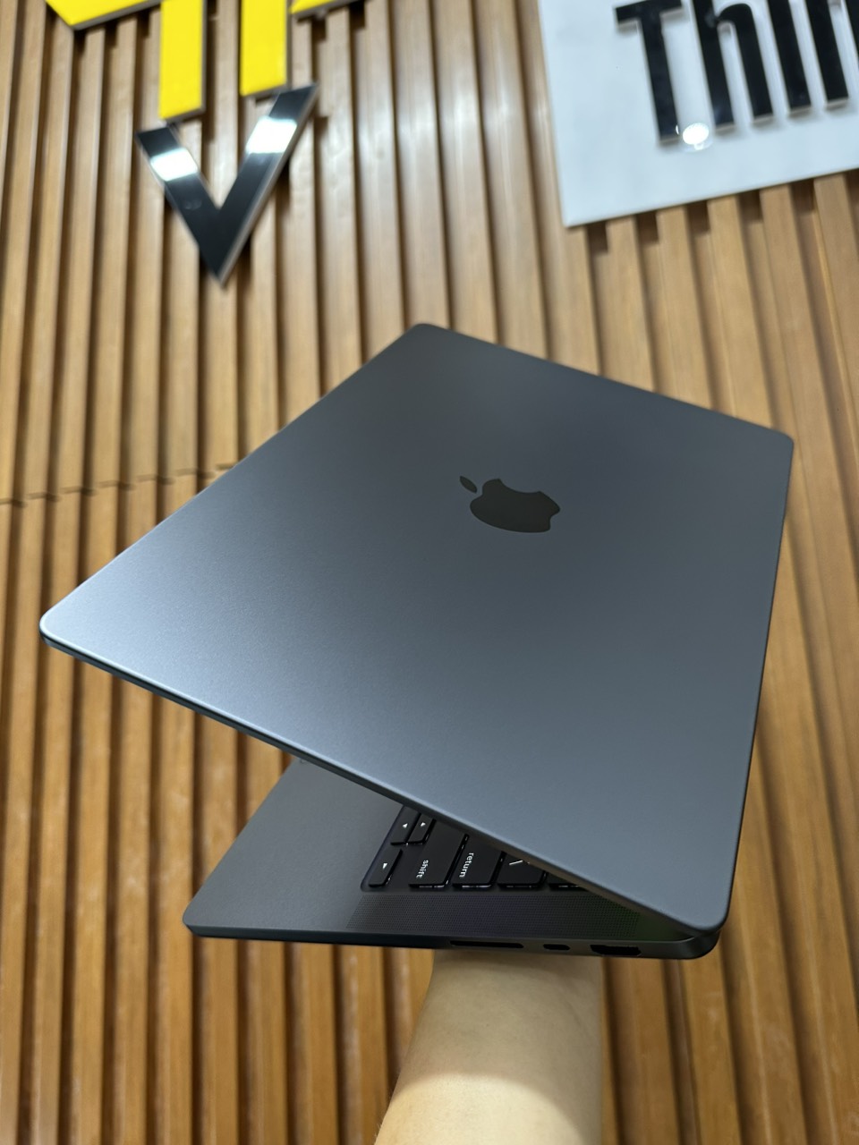 Macbook Pro 14 M3 Space Black 9