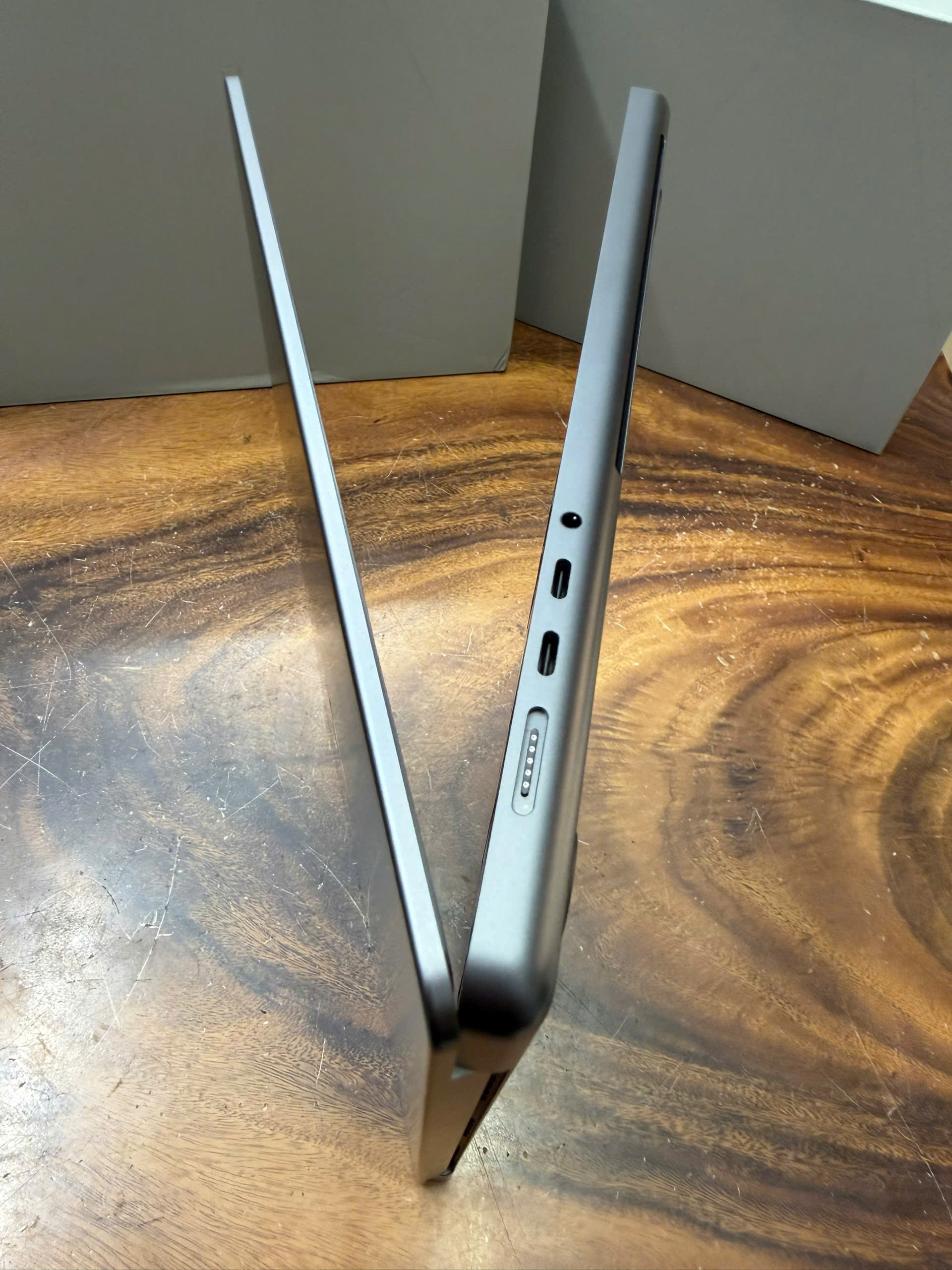 Macbook Pro 16 M4 New 14