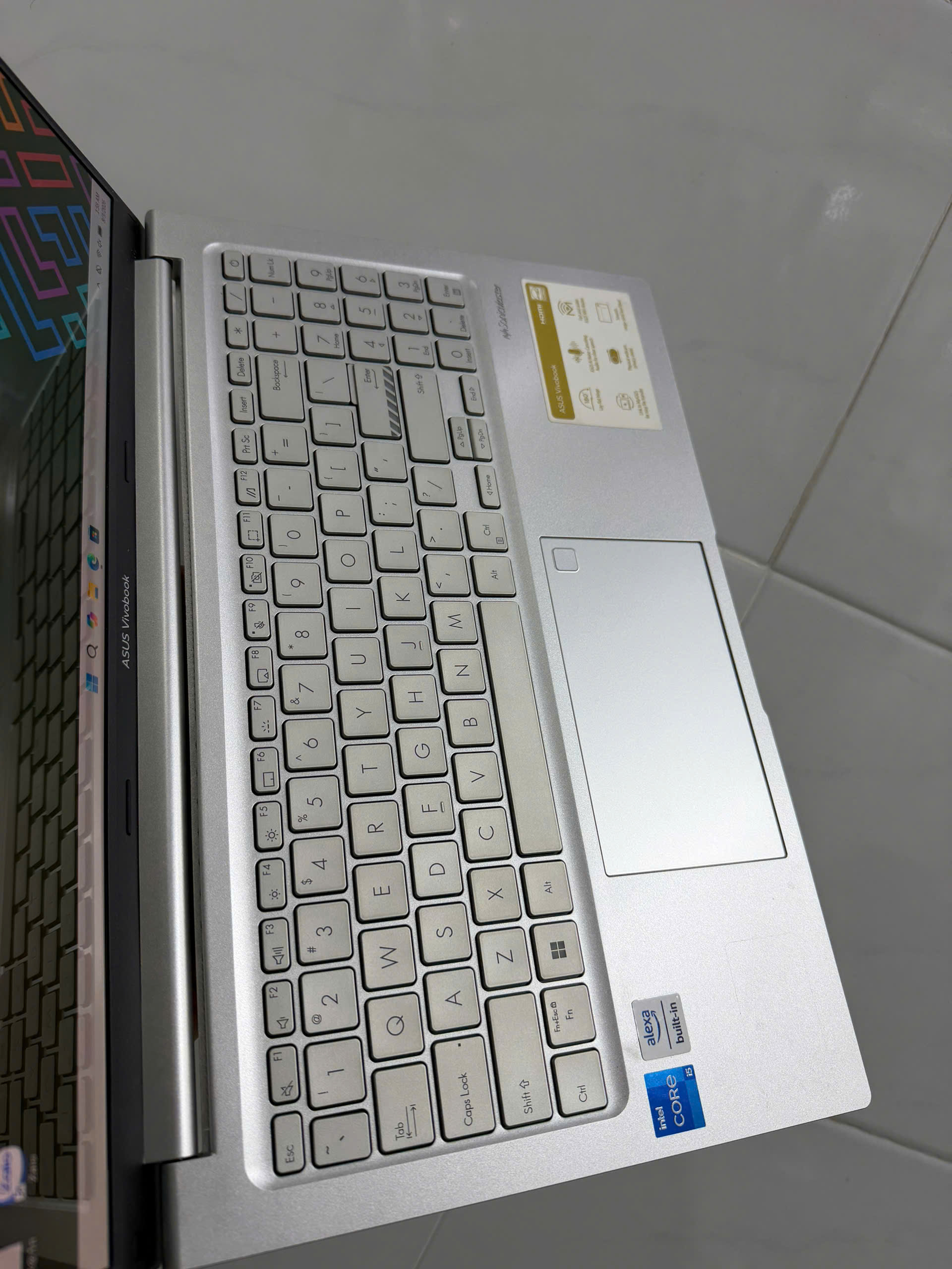 Asus Vivobook A1503z Oled 6