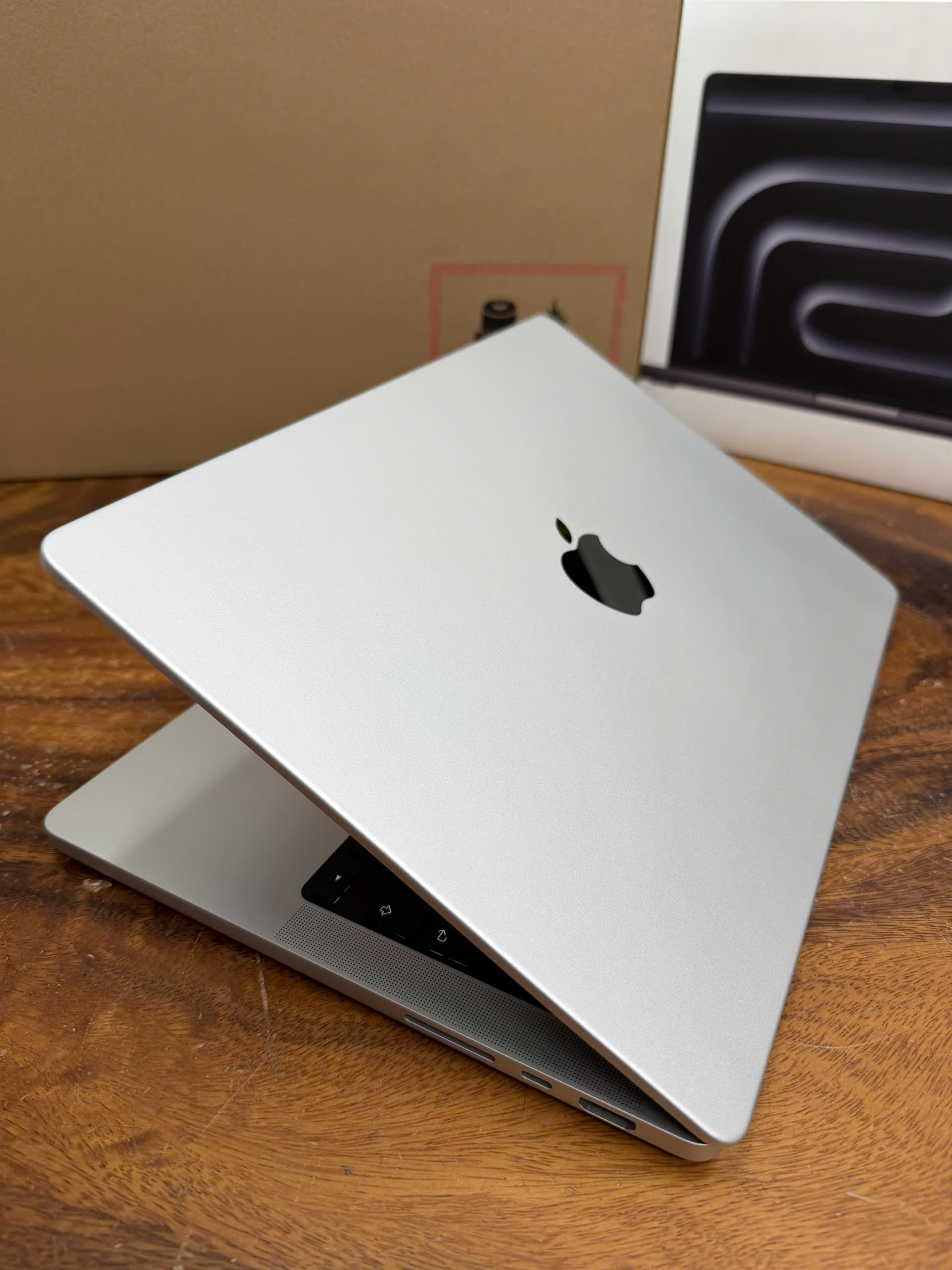 Macbook Pro 14 M5 Like New 1