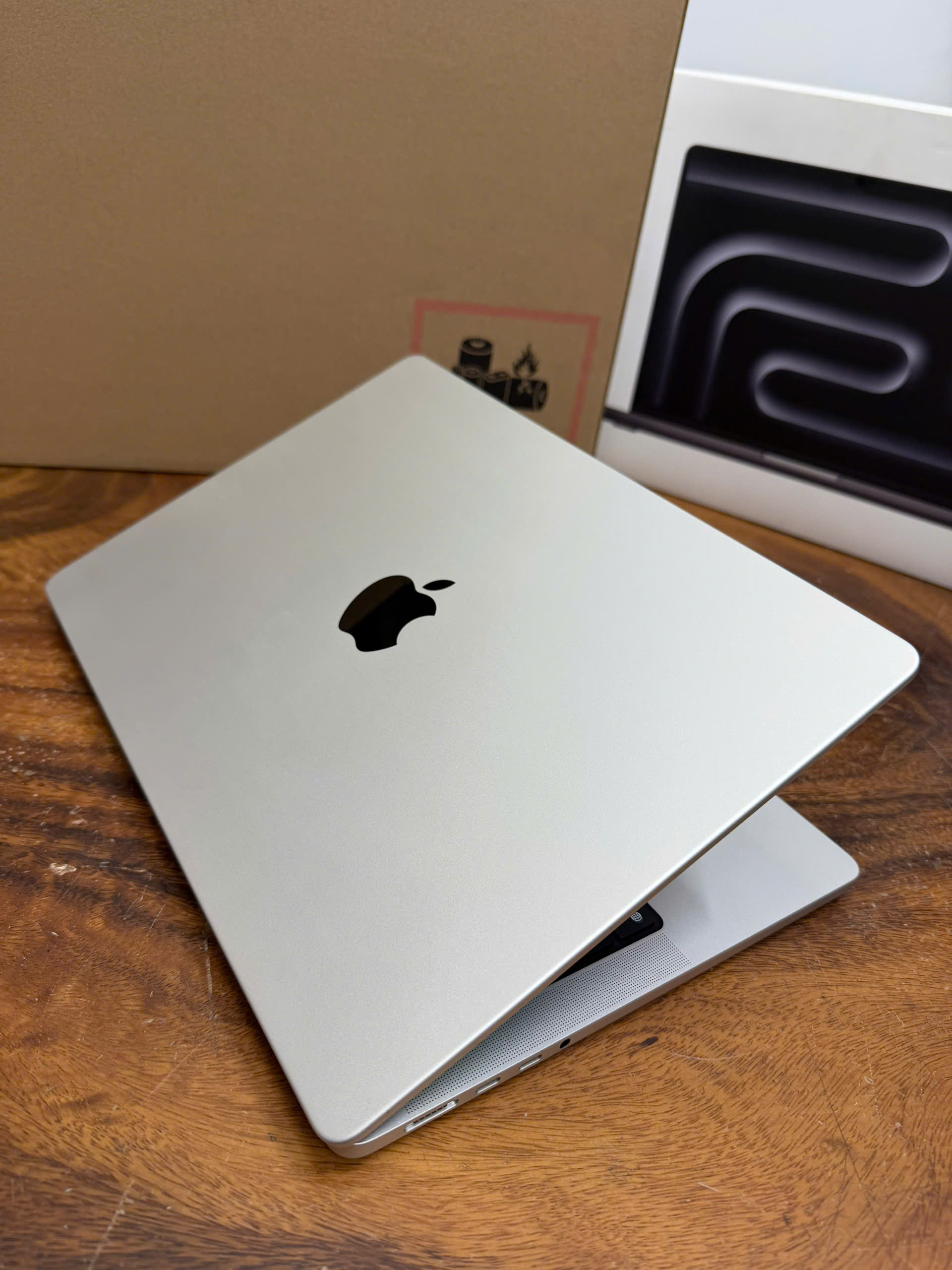Macbook Pro 14 M5 Like New 2