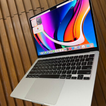 Macbook Air 13.6in M2 Silver 3