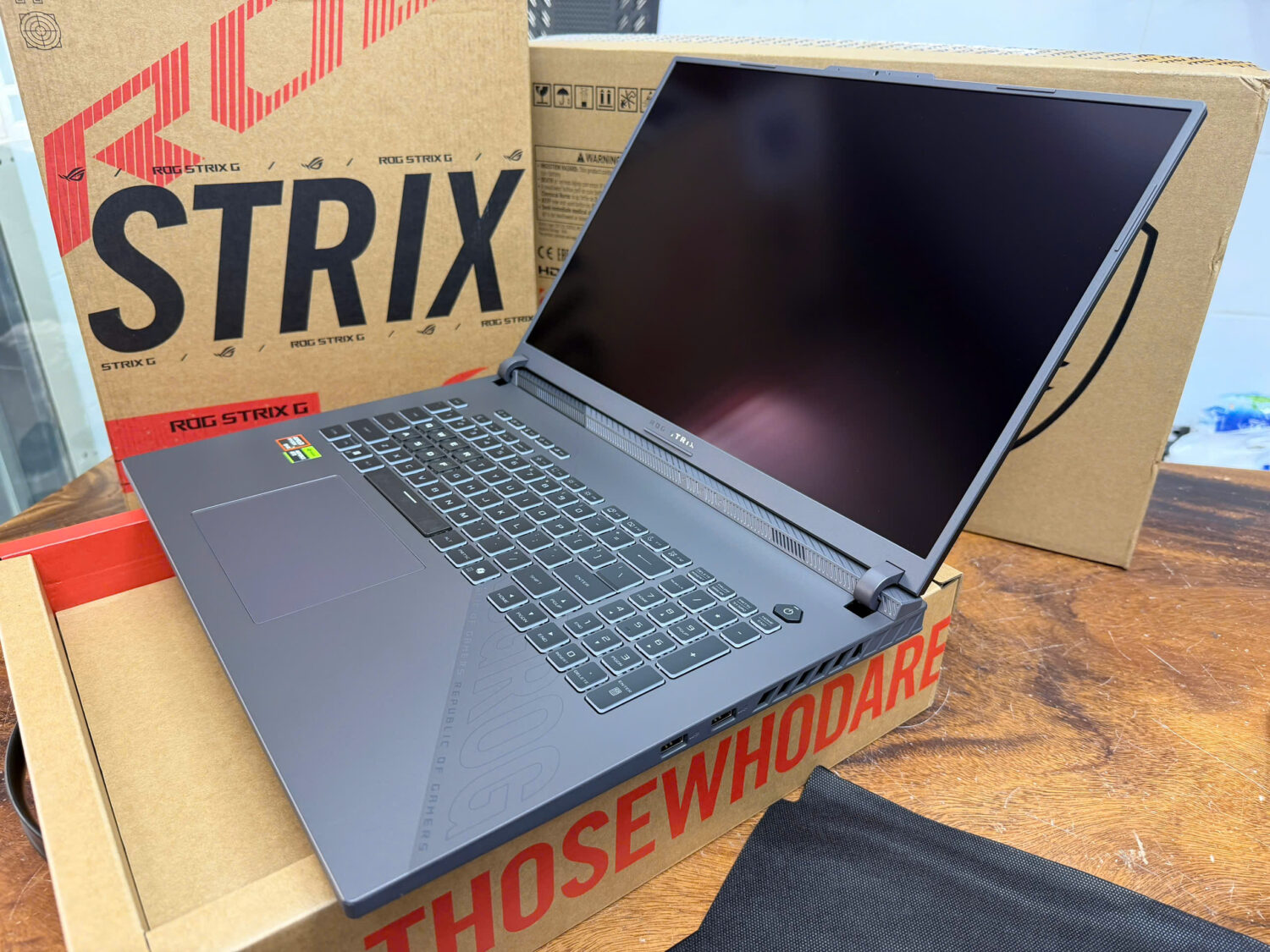 Asus Rog G18 G814 (4)