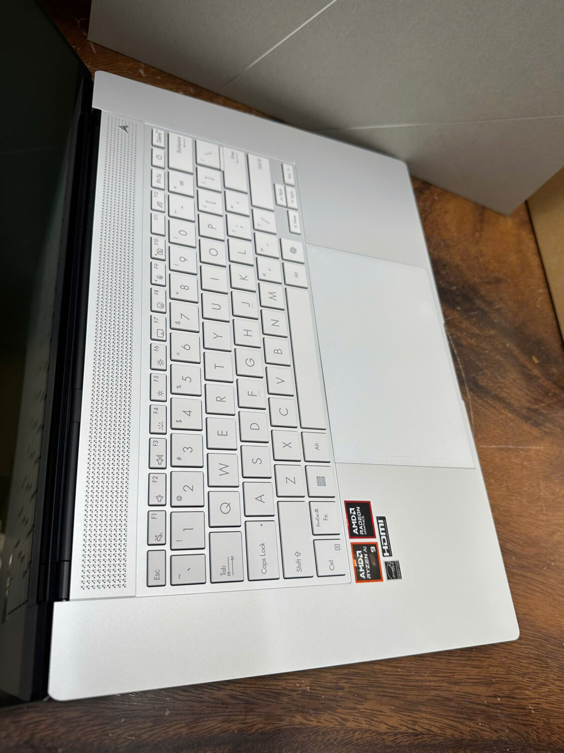 Asus zenbook S16 (um5606) (1)