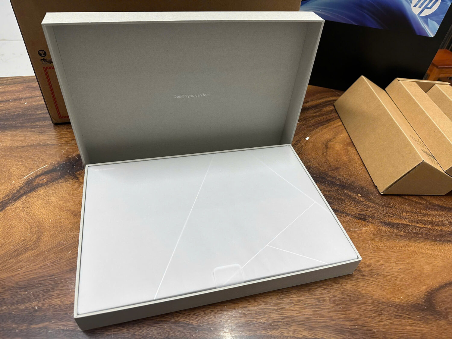 Asus zenbook S16 (um5606) (11)