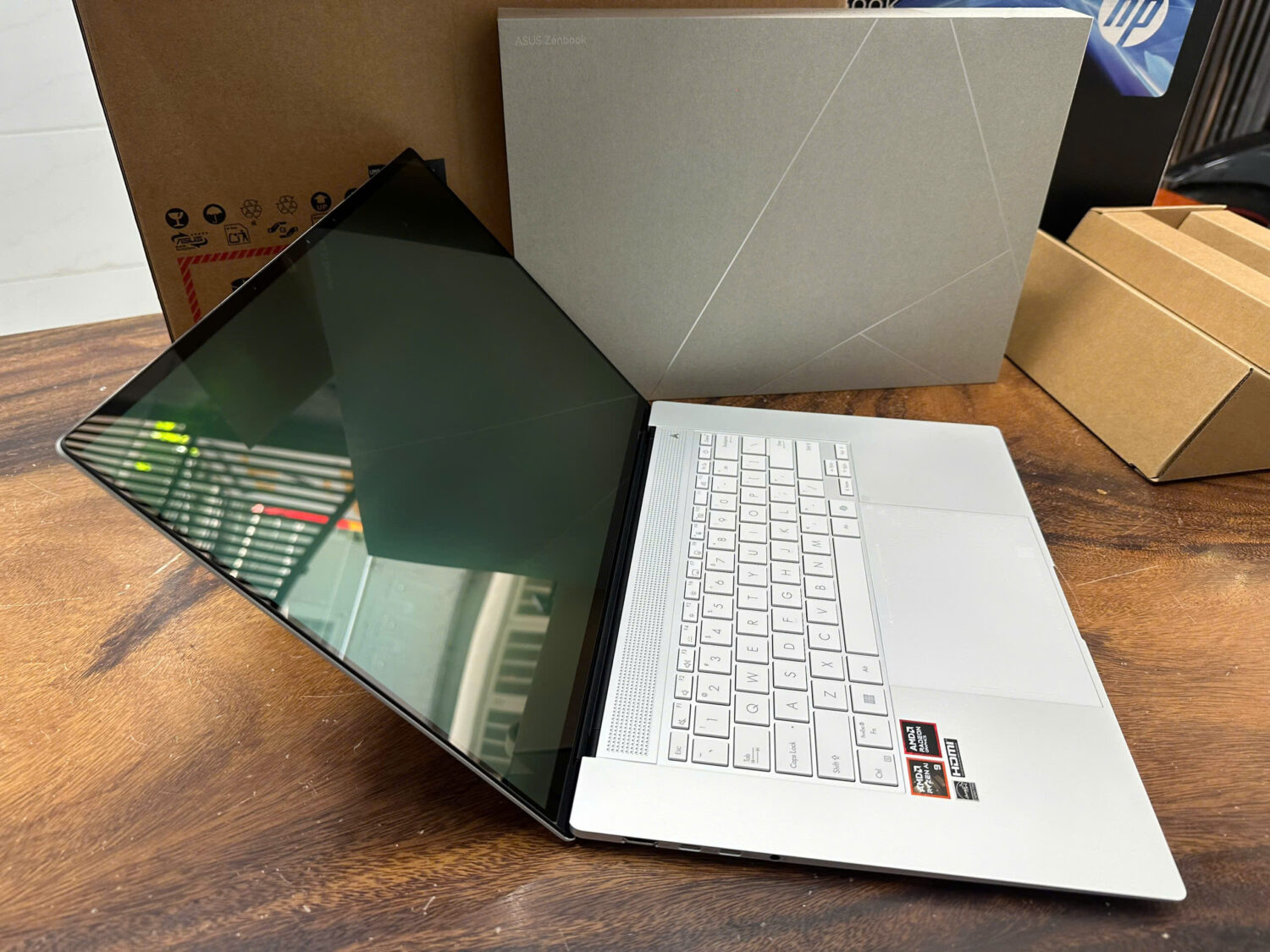 Asus zenbook S16 (um5606) (13)