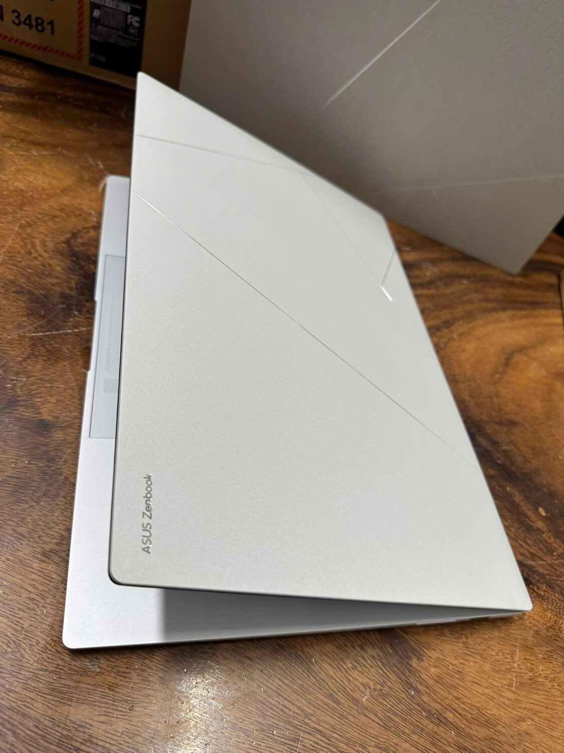 Asus zenbook S16 (um5606) (8)