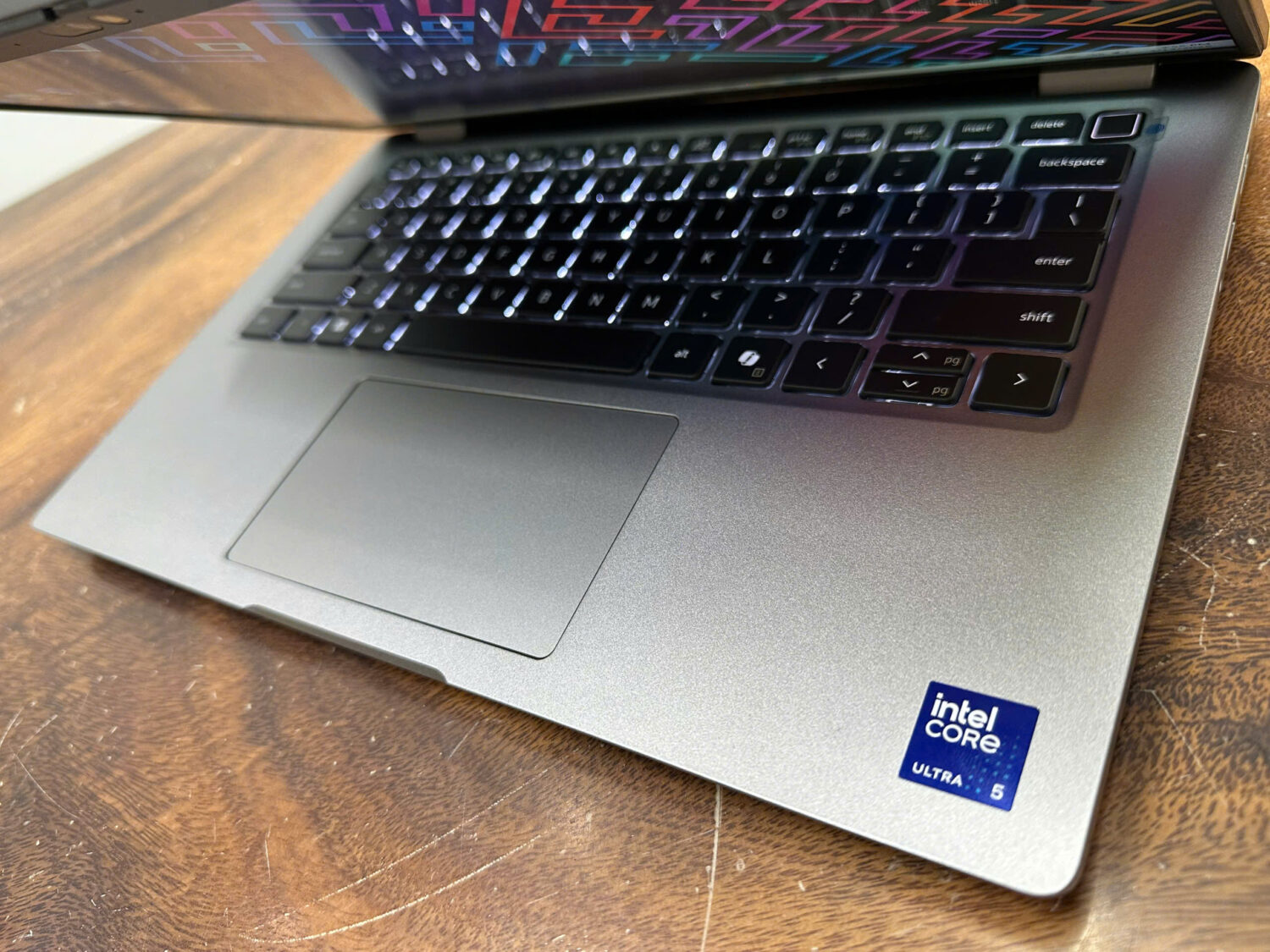 Chip Intel Core Ultra thế hệ 14 được tích hợp công nghệ AI tiên tiến