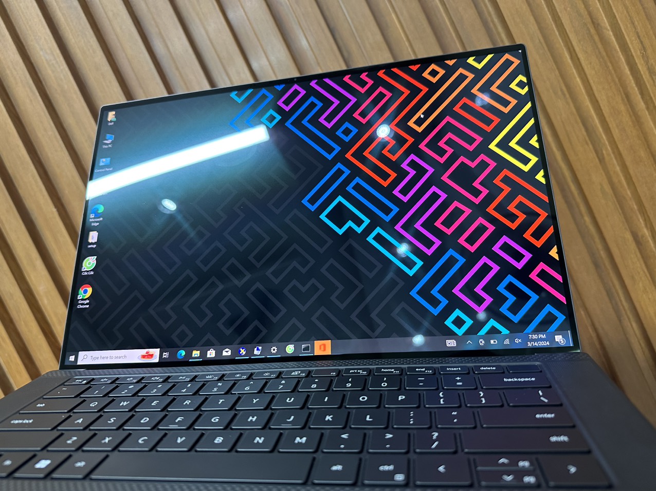 Dell Precision 5570 Core i9 sở hữu màn hình UHD 4K sắc nét