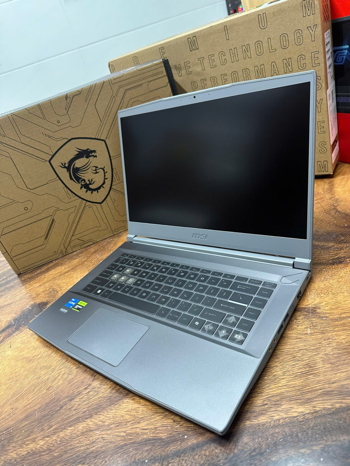Msi Thin 15 B13vf (3)