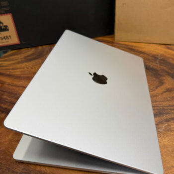 Macbook Pro 16in M3 Max (2)