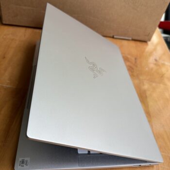 Razer Blade Stealth 13 Mecury White (4) (Copy)