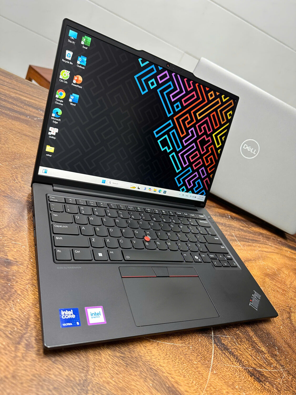 ThinkPad E14 Gen 6 sở hữu màn hình tỉ lệ 16:10 cao cấp
