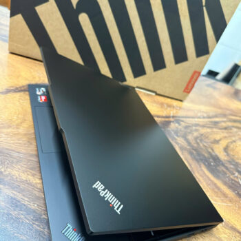 Thiết Kế ThinkPad E16 Gen 1 Ryzen 5 cứng cáp