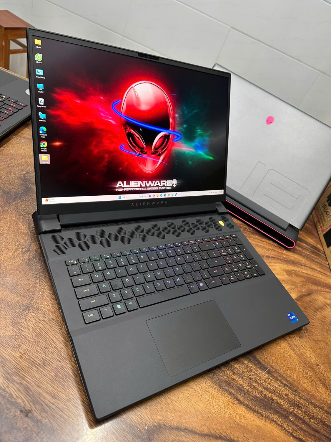 Alienware M18 R1 Core I7 (9)