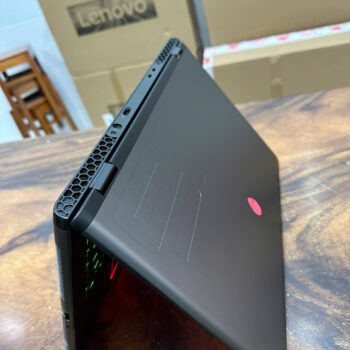 dell alienware M16 R2 (4)