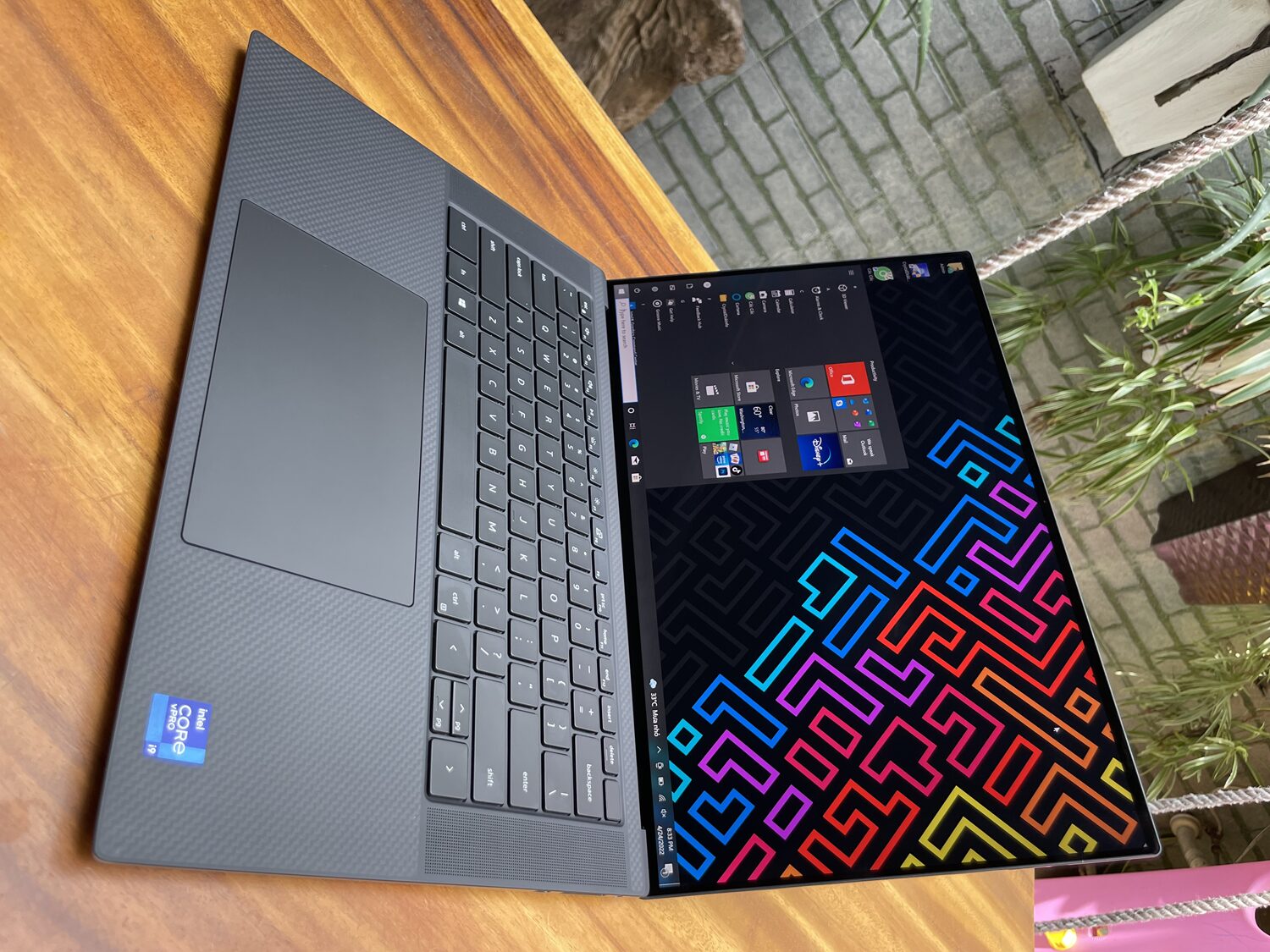 Dell Precision 5560 sở hữu ngoại hình đầy sang trọng