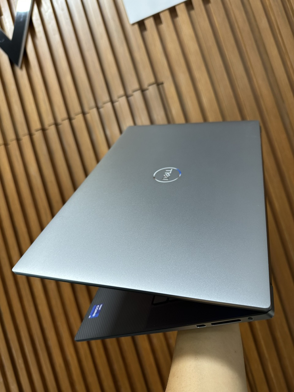 Thiết Dell Precision 5570 sang trọng và cứng cáp
