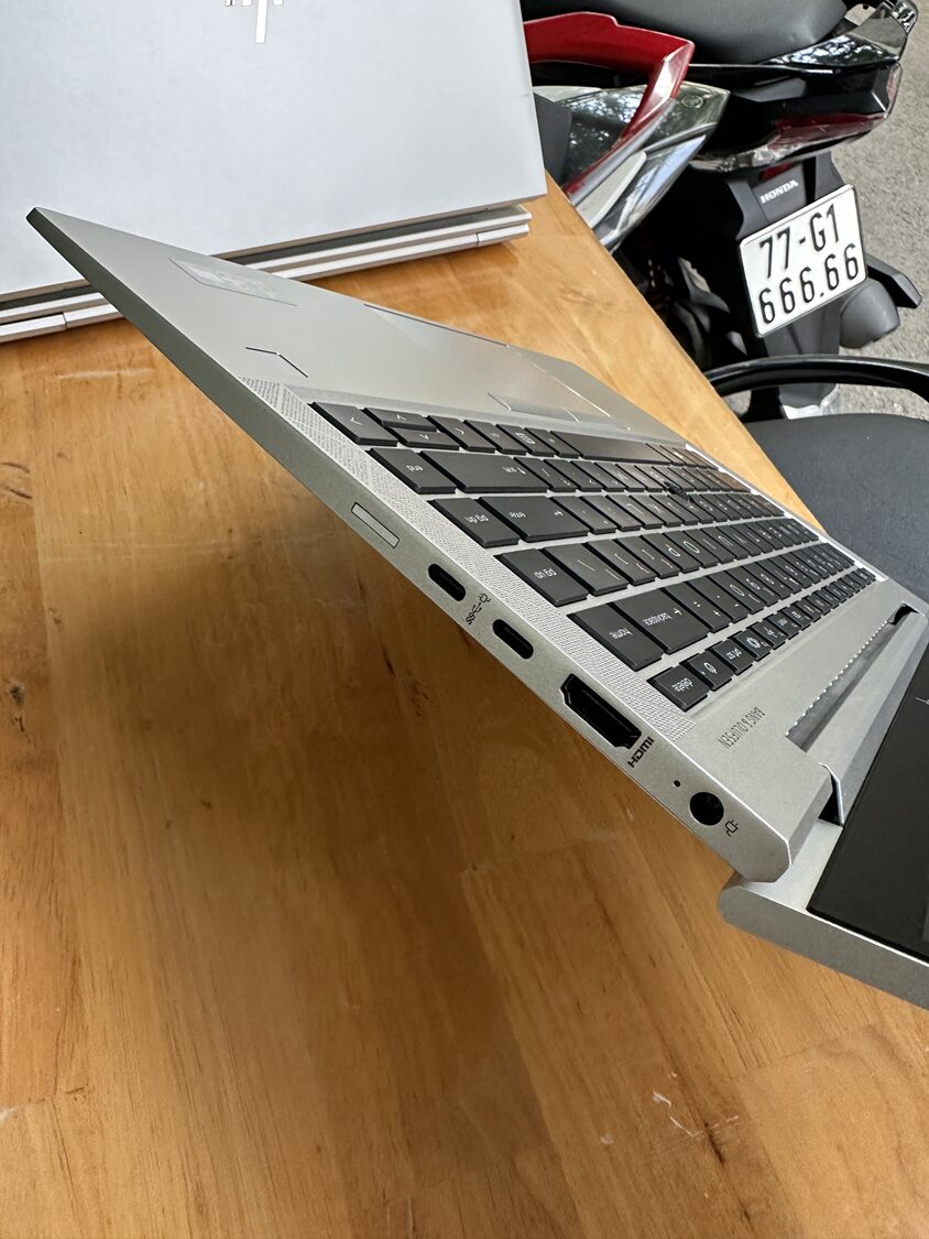 Cổng kết nối trên HP EliteBook 845 G8 hỗ trợ eGPU