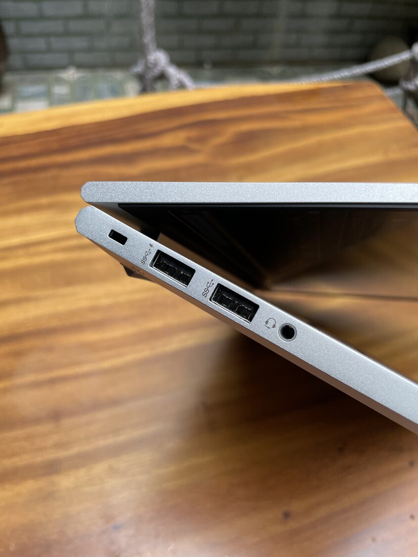 Cổng kết nối bên trái HP EliteBook 845 G8