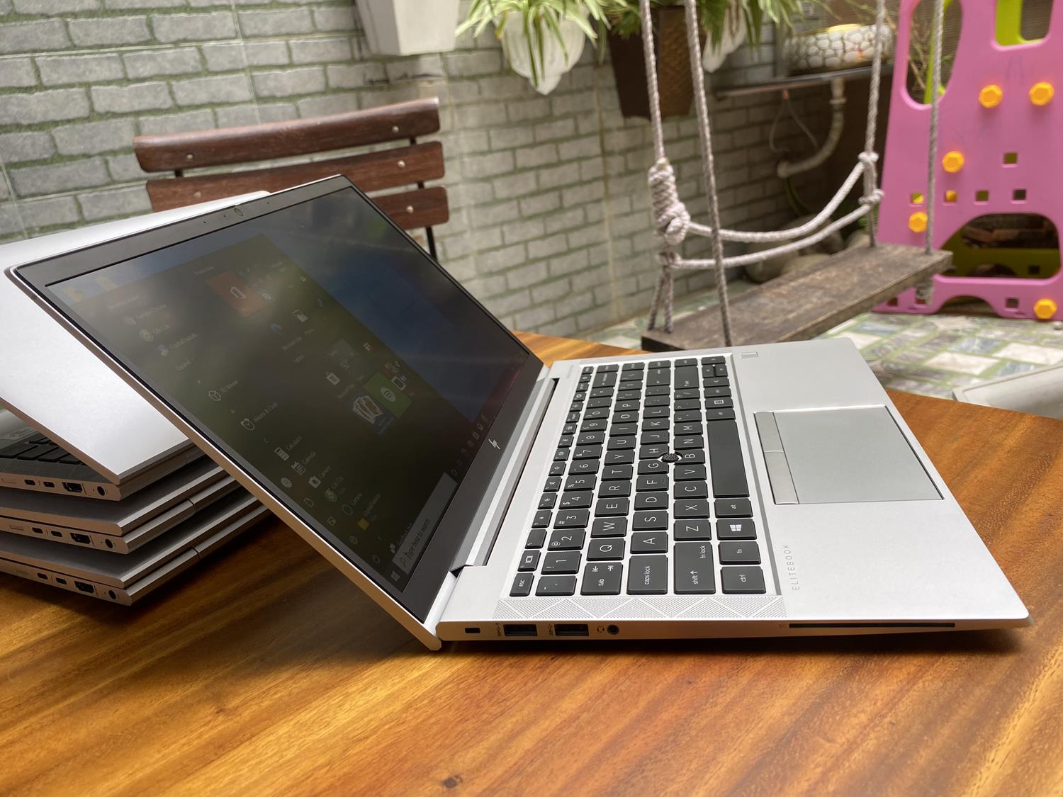 Công nghệ HP SureView độc quyền trên HP EliteBook