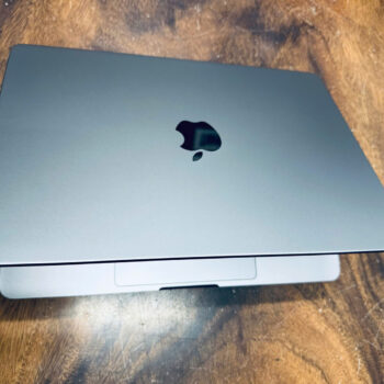 macbook air 13in m2 grey (7)