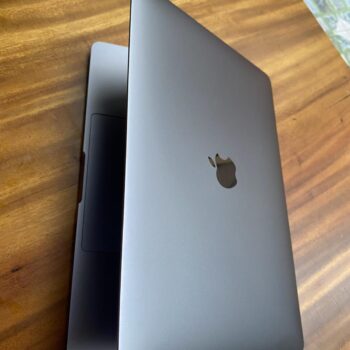 macbook pro 13 inch m1 (5)