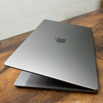 macbook pro 16 M2 grey (14)