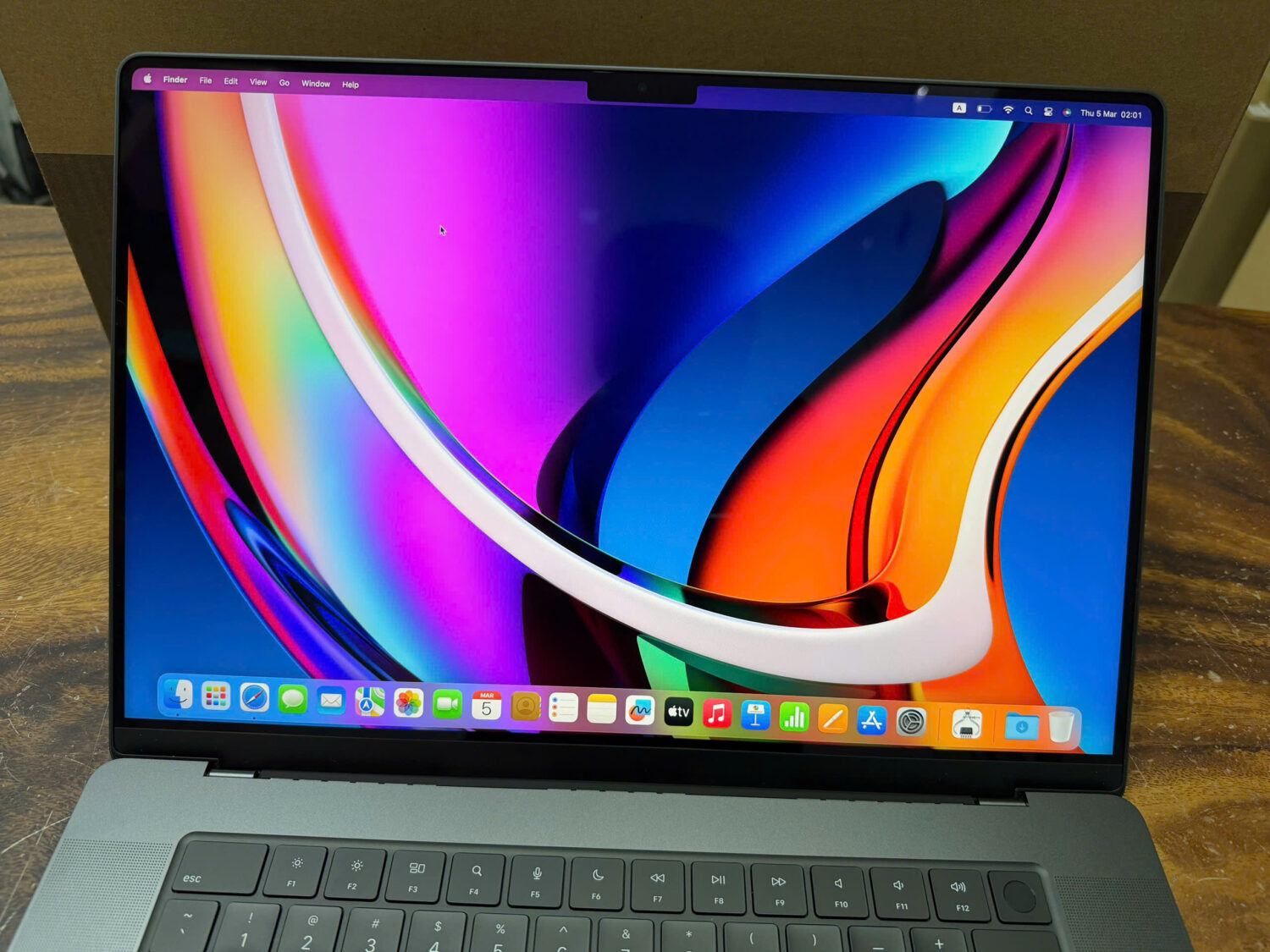 Macbook Pro 16 Like New (5)