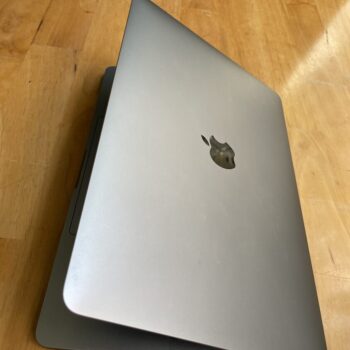 macbook pro 2017 can goc (5)