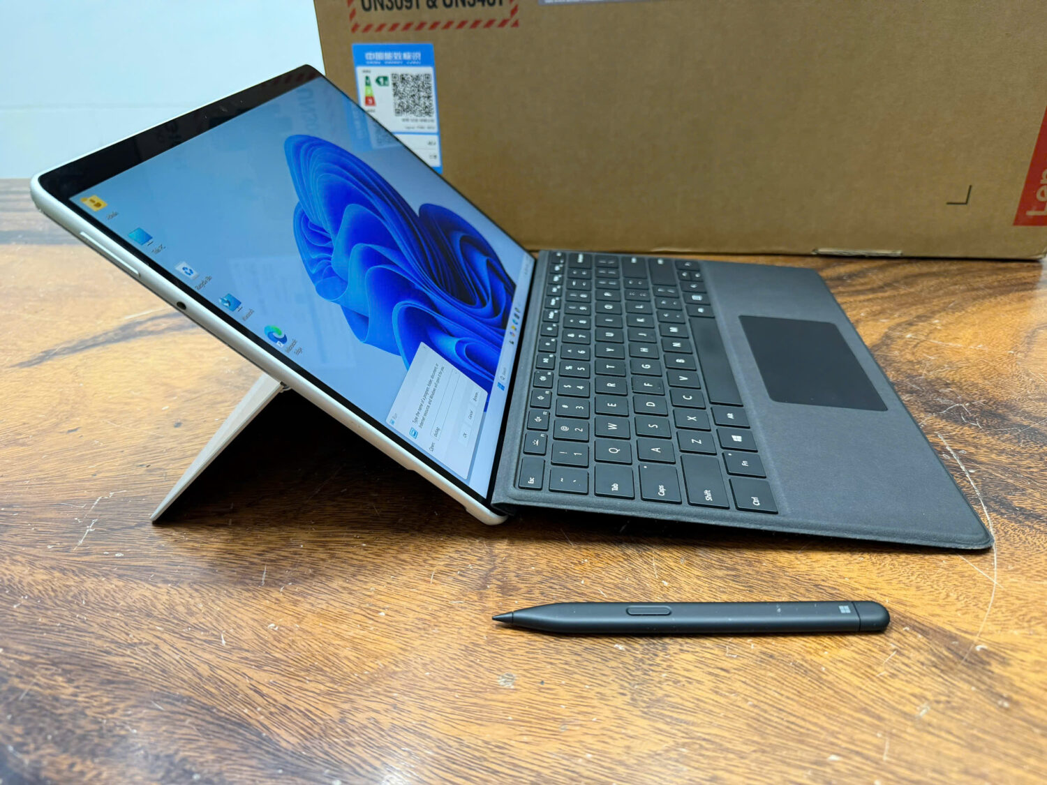 Surface Pro 8 Silver (2)